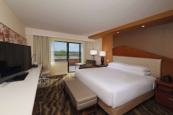 Studio Suite, 1 King Bed, Non Smoking, Balcony