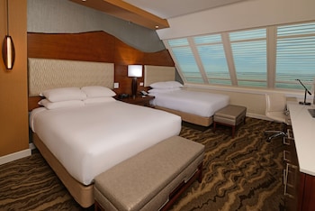 Deluxe Room, 2 Queen Beds, Non Smoking
