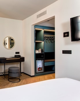 Room with Extra bed and Air Conditioning