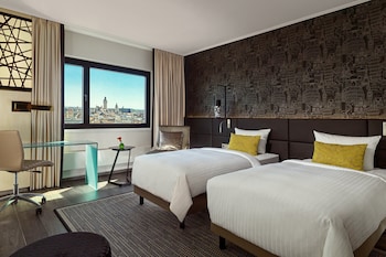 Deluxe Room, 2 Twin Beds, City View