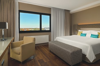 Deluxe Suite, 1 Bedroom, City View (Balcony)
