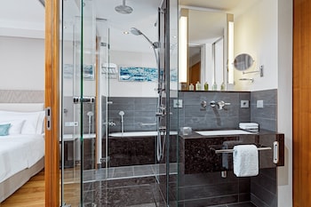 Deluxe Suite, 1 Bedroom, City View (Balcony)