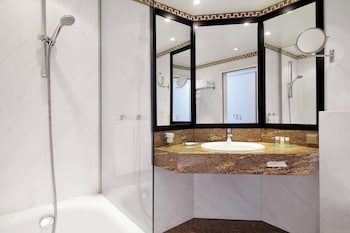 Grand Room, 1 King Bed, City View