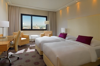 Deluxe Room, 1 King Bed, City View