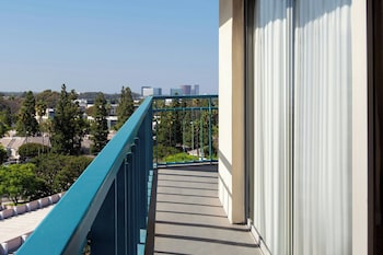 Suite, 1 Bedroom (Mobility/Hearing Accessible, Tub)