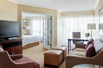 Suite, 1 Bedroom (Mobility/Hearing Accessible, Tub)