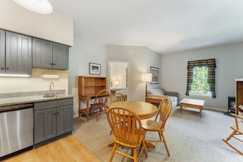 Luxury One-Bedroom Country Inn Suite