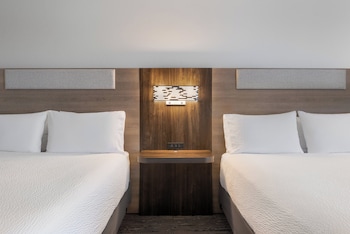 Standard Room, 2 Double Beds (Low Floor)