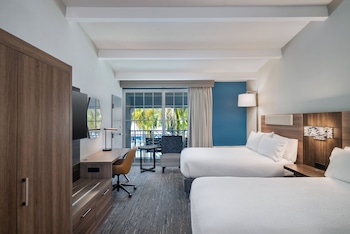 Standard Room, 2 Double Beds (Low Floor)