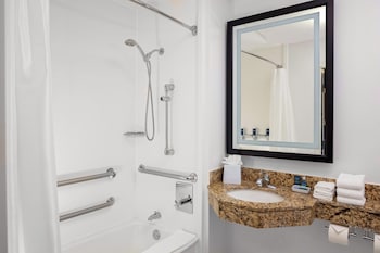 Room, 1 King Bed (Mobility/Hearing Accessible, Tub)