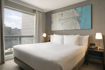 Superior Suite, 1 King Bed, Lake View