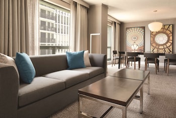 Suite, 1 King Bed, Non Smoking (Conference)