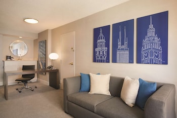 Suite, Accessible, Non Smoking (Roll-in Shower)