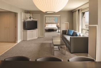Suite, 1 King Bed, Non Smoking (Conference)