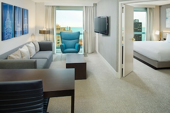 Superior Suite, 1 King Bed, Lake View