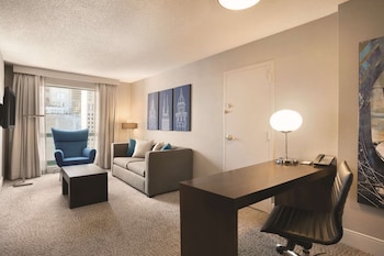 Suite, Accessible, Non Smoking (Roll-in Shower)