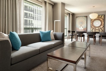 Suite, 1 King Bed, Non Smoking (Conference)