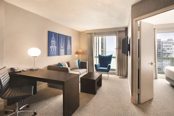 Superior Suite, 1 King Bed, Lake View