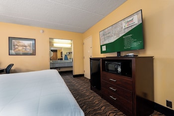 King Exterior Room