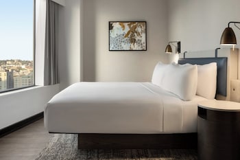 Junior Studio Suite, 1 King Bed, City View