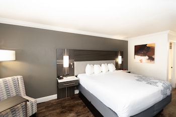 Standard Room, 1 Queen Bed, Non Smoking