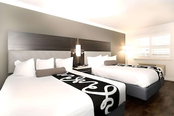 Standard Room, 2 Queen Beds, Non Smoking