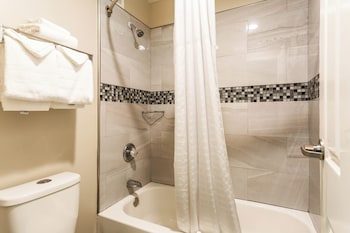 Room, 2 Queen Beds, Smoking (Upgrade)