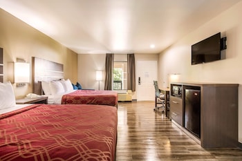 Room, Non Smoking (2 Queen bed and 1 Pull out couch)