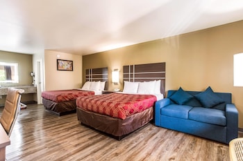 Room, Non Smoking (2 Queen bed and 1 Pull out couch)