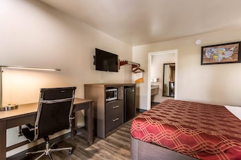 Room, 1 King Bed, Non Smoking (Jacuzzi)