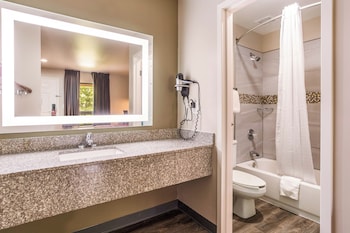 Room, 2 Queen Beds, Smoking (Upgrade)