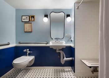Room, 1 King Bed, Accessible (3x3 Shower)