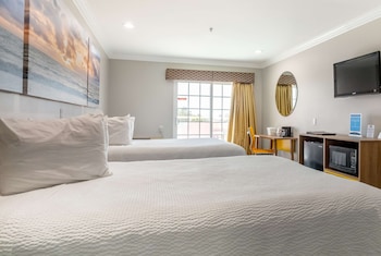 Deluxe Room, 2 Queen Beds, Non Smoking, Balcony
