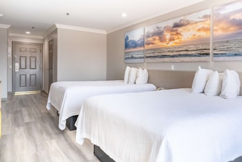 Deluxe Room, 2 Queen Beds, Non Smoking, Balcony