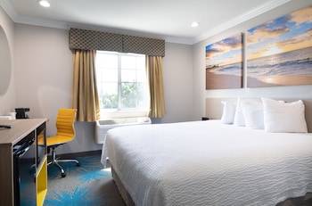 Room, 1 Queen Bed, Refrigerator