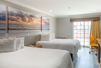 Deluxe Room, 2 Queen Beds, Non Smoking, Balcony