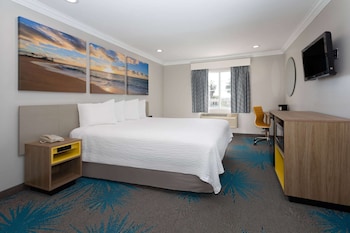 Room, 1 King Bed, Accessible, Non Smoking (Mobility)