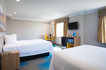Deluxe Room, Multiple Beds, Non Smoking