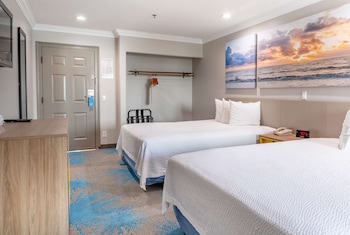 Room, 2 Queen Beds, Non Smoking