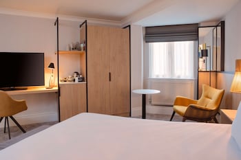 Deluxe Room, 1 King Bed