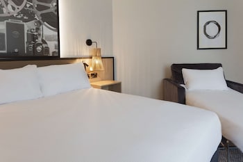 Room, 1 Queen Bed with Sofa bed