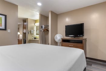 Suite, 1 King Bed, Non Smoking, Refrigerator & Microwave (Dining Table)