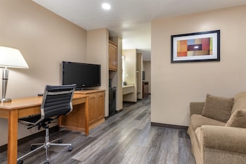 Suite, 1 King Bed, Non Smoking, Refrigerator & Microwave (Dining Table)