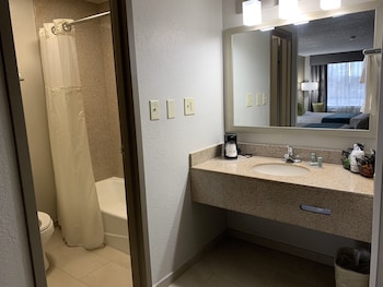 Standard Room, 1 King Bed, Non Smoking, Refrigerator