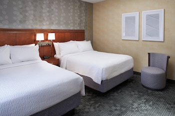 Room, 2 Queen Beds (Mobility/Hearing Accessible, Tub)
