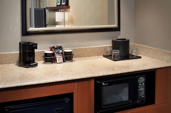 Suite, 1 Bedroom, Courtyard View (Hearing Accessible)