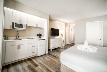 Oceanfront King Kitchenette