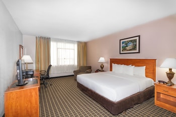 Suite, 1 King Bed, Non Smoking (Upgrade)