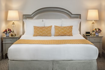 Deluxe Room, 1 King Bed