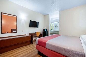 Deluxe Room, 1 King Bed with Sofa bed, Mobility Accessible, Non Smoking